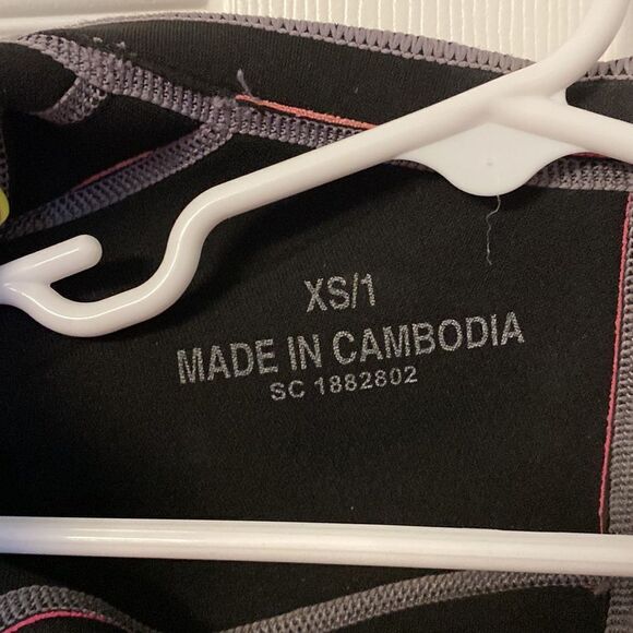 Cressida Lido kids pink 2mm short sleeve wet suit- size XS - Picture 6 of 7